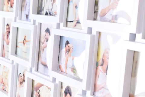 Fotoramka na 18 zdjęć Morka biała Fotoramka na 18 zdjęć Morka biała