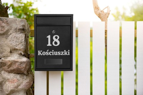 Skrzynka pocztowa na listy Gustav czarna z napisami Skrzynka pocztowa na listy Gustav czarna z napisami