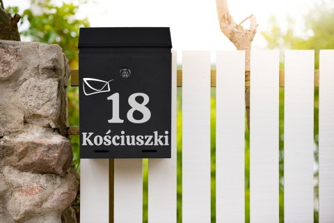 Skrzynka pocztowa na listy Odvin czarna z napisami Skrzynka pocztowa na listy Odvin czarna z napisami