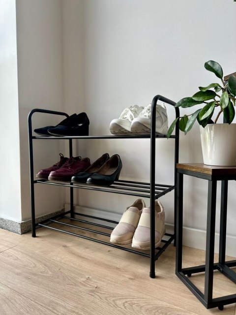 Metalowa półka na buty TIKI czarna 3 poziomy Metalowa półka na buty TIKI czarna 3 poziomy
