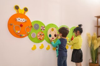Viga Viga 44557FSC Naścienna tablica edukacyjna - gąsiennica