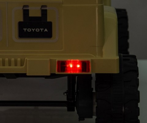Milly Mally Milly Mally Pojazd na akumulator Toyota FJ Cruiser Khaki Milly Mally Milly Mally Pojazd na akumulator Toyota FJ Cruiser Khaki