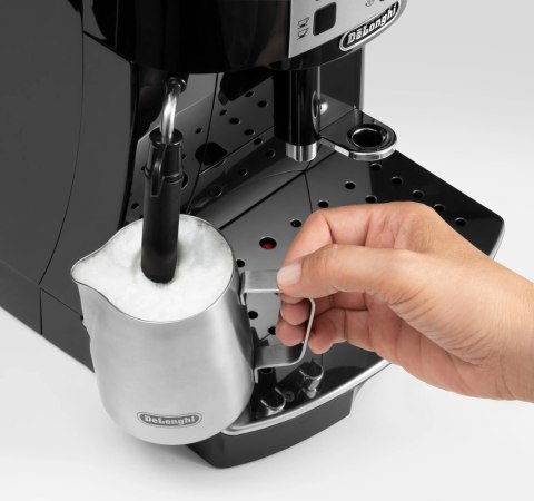Delonghi | Coffee Maker | ECAM22.115.B Magnifica S | Pump pressure 15 bar | Built-in milk frother | Automatic | 1450 W | Black Delonghi | Coffee Maker | ECAM22.115.B Magnifica S | Pump pressure 15 bar | Built-in milk frother | Automatic | 1450 W | Black